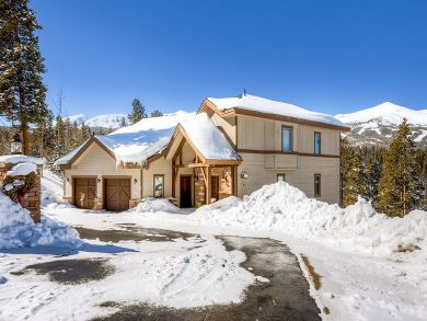 Seven Bedrooms a Huge Rental Accommodation 4500 sq ft